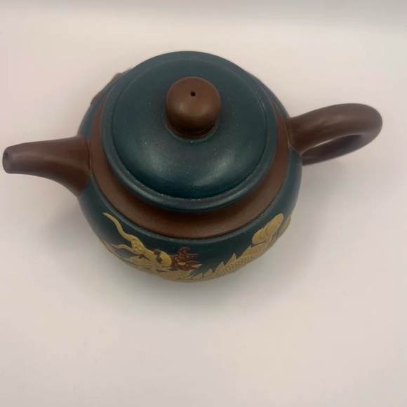 Vintage Yixing Zisha Clay Teapot – Handcrafted Chinese Purple Sand Pot - Picture 6 of 10